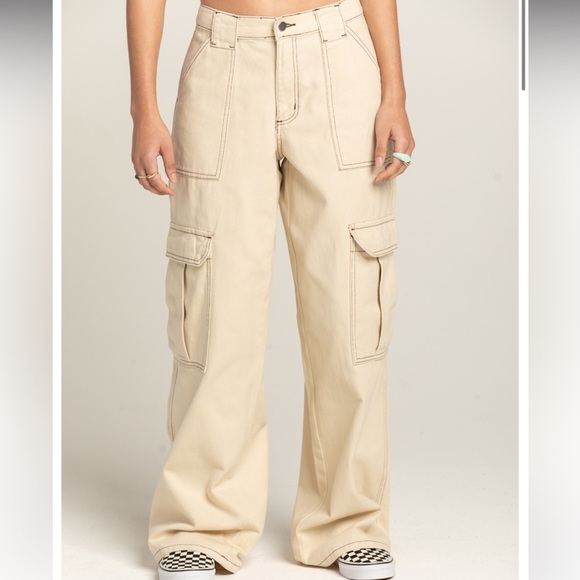 Tilly’s RSQ Cream Cargo Pants Relaxed Fit Lightweight - Picture 2 of 7